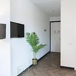 דירה Spacious Loft With Balcony & High-speed Wi-fi *