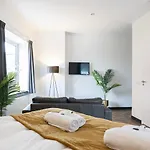 Spacious Loft With Balcony & High-speed Wi-fi דירה