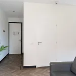 Appartamento Spacious Loft With Balcony & High-speed Wi-fi *