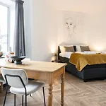 דירה Spacious Loft With Balcony & High-speed Wi-fi טילבורג