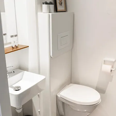 Spacious Loft With Balcony & High-speed Wi-fi Lägenhet Tilburg