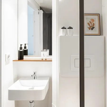 Spacious Loft With Balcony & High-speed Wi-fi Apartamento