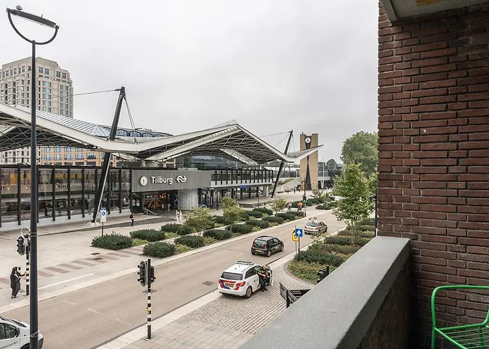 Spacious Loft With Balcony & High-speed Wi-fi