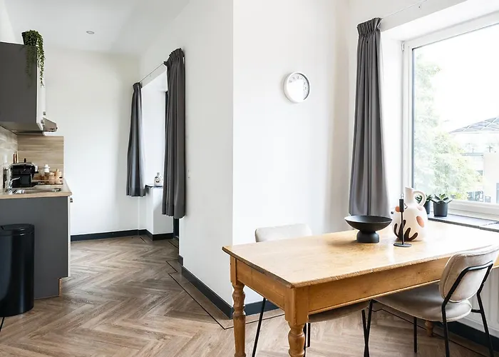 Spacious Loft With Balcony & High-speed Wi-fi *