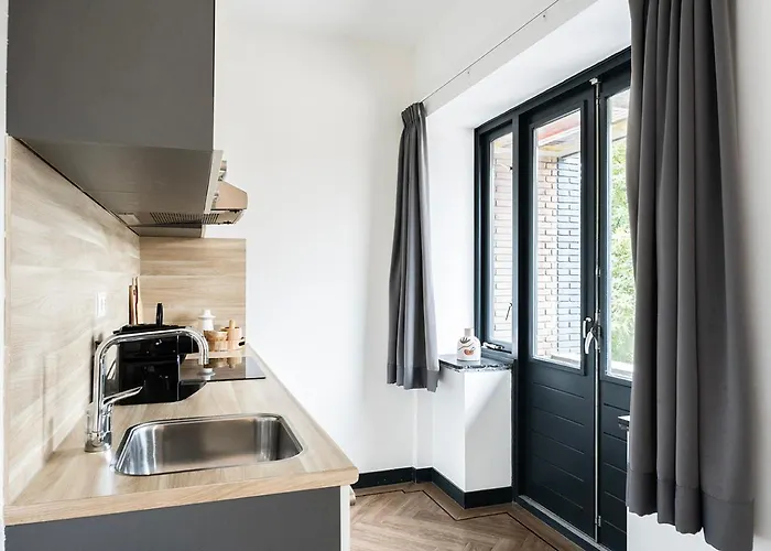 Spacious Loft With Balcony & High-speed Wi-fi