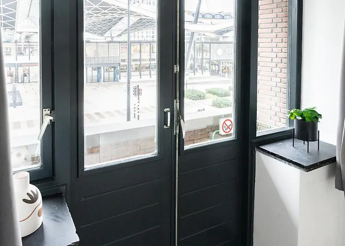 Spacious Loft With Balcony & High-speed Wi-fi *