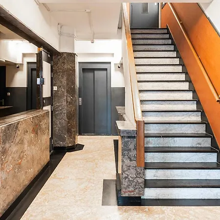 Spacious Loft With Balcony & High-speed Wi-fi